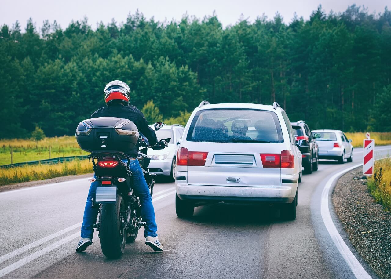 Езда на мотоцикле по трассе